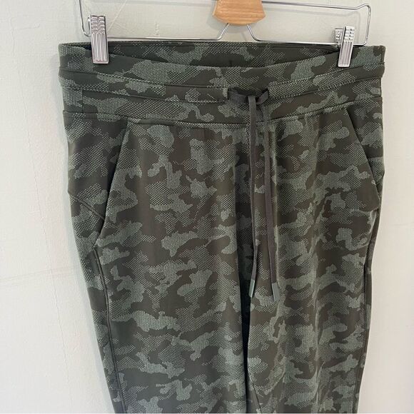 Lululemon Ready to Rulu Jogger 29"
Heritage Camo Dark Olive Green Twill - Picture 9 of 13